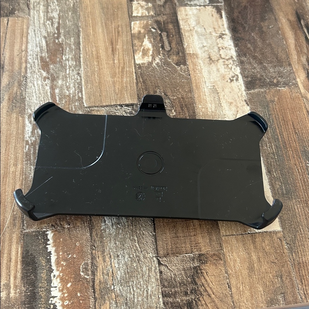 NWOT OtterBox Black Phone Holster for IPhone 14 13 or 15 Defender - Picture 3 of 3